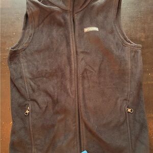Columbia Black Vest for Versatile Layering